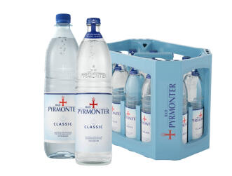 Zwei Flasche Bad Pyrmonter Classic und dazu ein Kasten