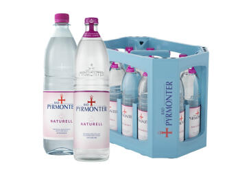 Zwei Flasche Bad Pyrmonter Naturell und dazu ein Kasten