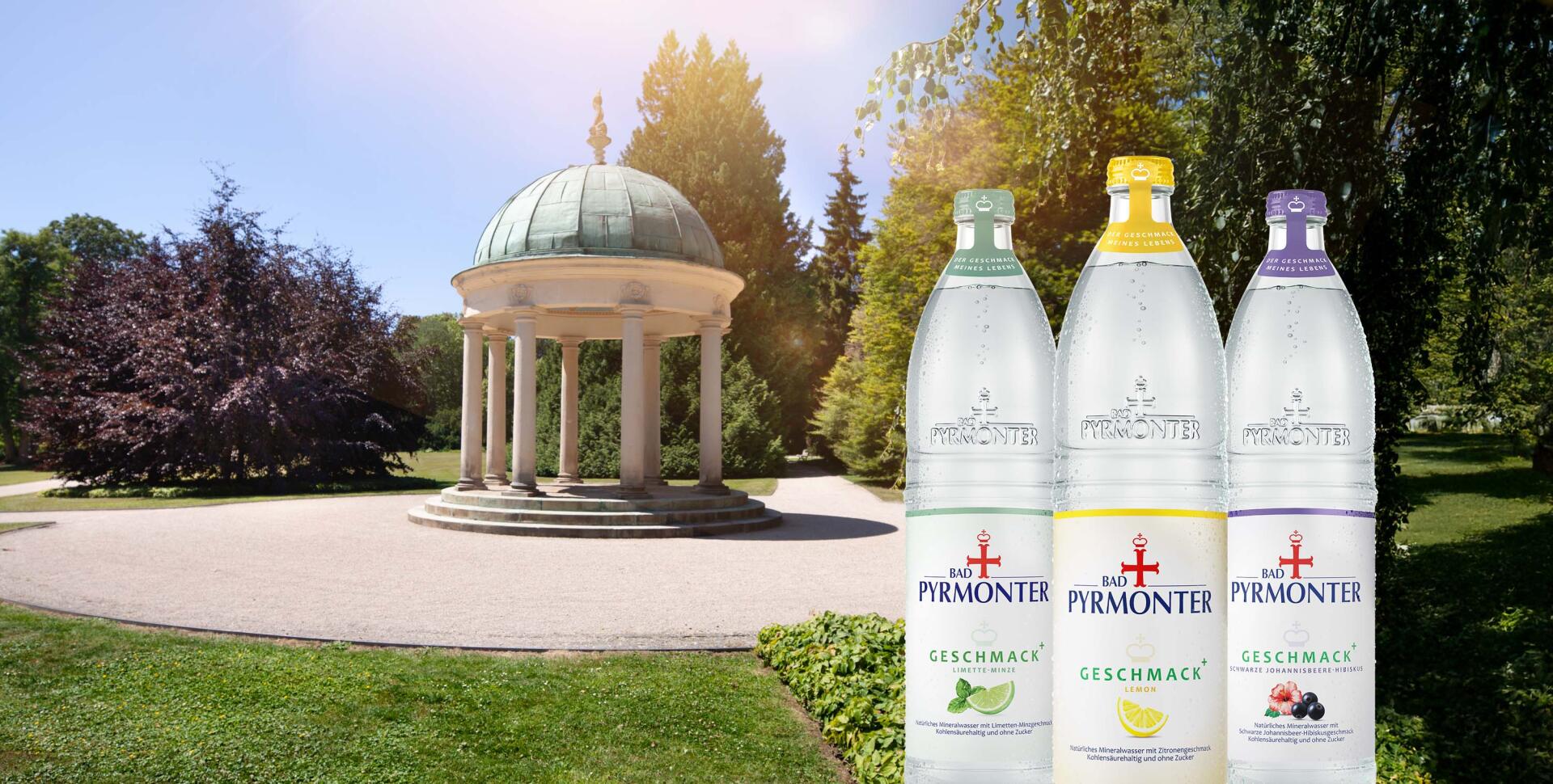 Historischer Pavillon mit grüner Kuppel und Säulen im Kurpark Bad Pyrmont. davor drei Packshots der Geschmack+ Sorten.