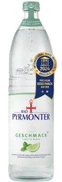 Eine Glasflasche Bad Pyrmonter Geschmack Plus Limette Minze mit einer Auszeichung